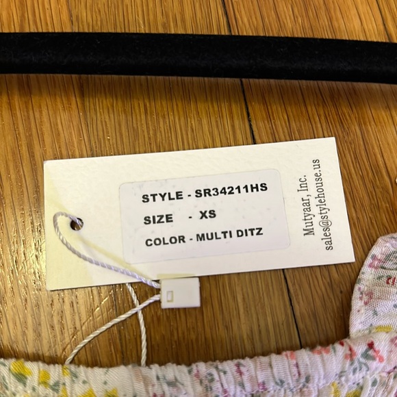 Sim & Sam Floral Crop Top - Picture 2 of 4